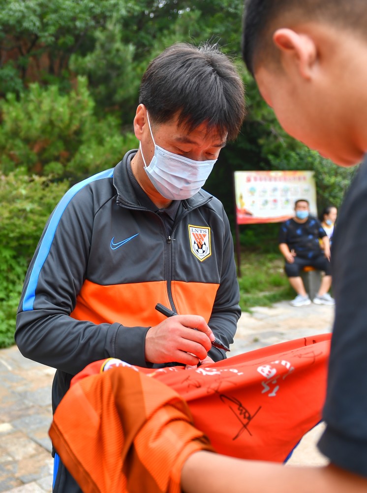 华体会入口风云突变埃因霍温赛后刷新队史纪录,全明星赛版图或变,悬念犹存,轮换策略成焦点的简单介绍